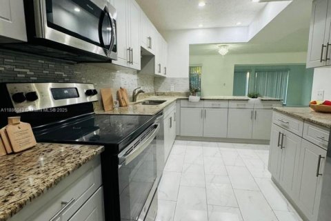 Touwnhouse à louer à Hialeah, Floride: 4 chambres, 183.95 m2 № 1942182 - photo 2