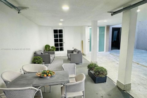 Townhouse in Hialeah, Florida 4 bedrooms, 183.95 sq.m. № 1942182 - photo 16
