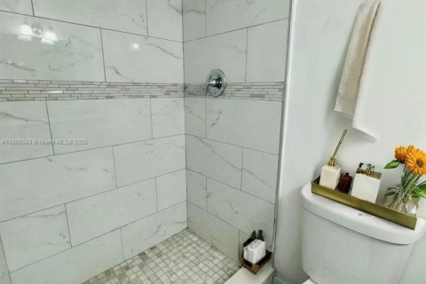 Townhouse in Hialeah, Florida 4 bedrooms, 183.95 sq.m. № 1942182 - photo 9