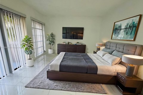 Touwnhouse à louer à Hialeah, Floride: 4 chambres, 183.95 m2 № 1942182 - photo 5