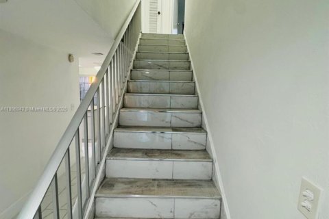 Touwnhouse à louer à Hialeah, Floride: 4 chambres, 183.95 m2 № 1942182 - photo 13