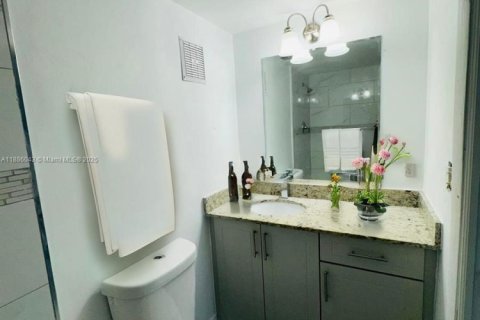 Townhouse in Hialeah, Florida 4 bedrooms, 183.95 sq.m. № 1942182 - photo 10