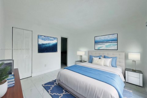 Townhouse in Hialeah, Florida 4 bedrooms, 183.95 sq.m. № 1942182 - photo 7