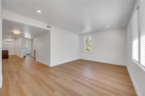 Propiedad comercial en venta en Miami, Florida № 1927045 - foto 8