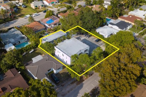 Propiedad comercial en venta en Miami, Florida № 1927045 - foto 2