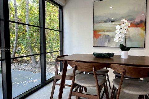 Propiedad comercial en venta en Miami, Florida № 1927045 - foto 10