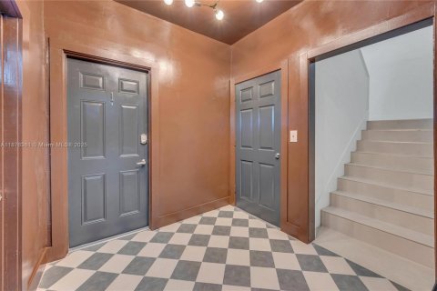 Propiedad comercial en venta en Miami, Florida № 1927045 - foto 11