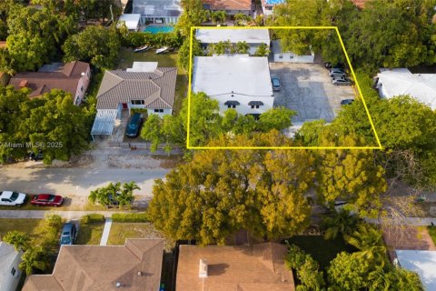 Propiedad comercial en venta en Miami, Florida № 1927045 - foto 18