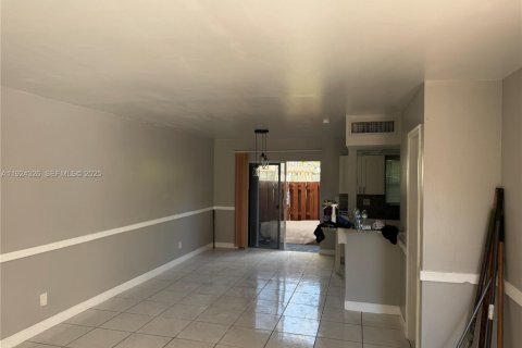 Villa ou maison à louer à Lauderhill, Floride: 2 chambres, 285.49 m2 № 1982610 - photo 4