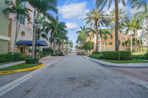 Condominio en venta en Lantana, Florida, 2 dormitorios, 117.52 m2 № 1151828 - foto 1