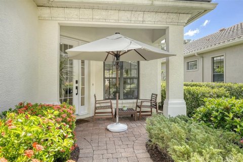 House in Lakewood Ranch, Florida 2 bedrooms, 146.04 sq.m. № 2226249 - photo 5