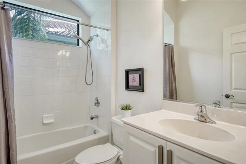 House in Lakewood Ranch, Florida 2 bedrooms, 146.04 sq.m. № 2226249 - photo 29