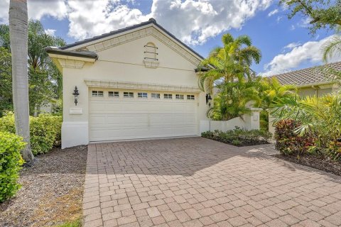 House in Lakewood Ranch, Florida 2 bedrooms, 146.04 sq.m. № 2226249 - photo 3
