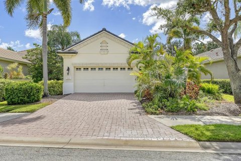 House in Lakewood Ranch, Florida 2 bedrooms, 146.04 sq.m. № 2226249 - photo 4