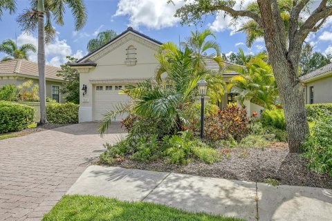 House in Lakewood Ranch, Florida 2 bedrooms, 146.04 sq.m. № 2226249 - photo 2