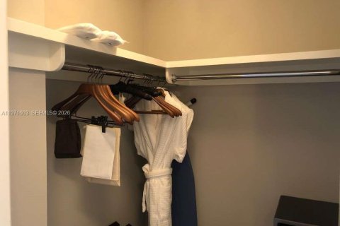 Купить кондоминиум в Майами, Флорида 56.76м2, № 2049936 - фото 2