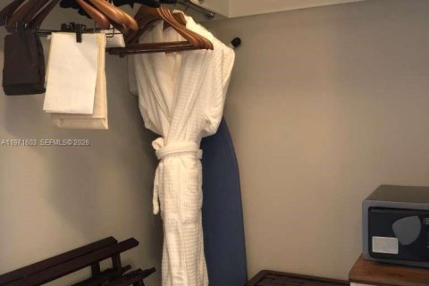 Купить кондоминиум в Майами, Флорида 56.76м2, № 2049936 - фото 9