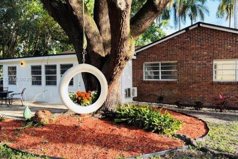 Купить виллу или дом в Лейк-Уорт, Флорида 5 спален, 184.88м2, № 2060510 - фото 8