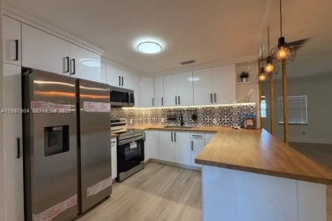 Купить виллу или дом в Лейк-Уорт, Флорида 5 спален, 184.88м2, № 2060510 - фото 16