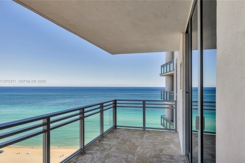 Condo in Hollywood, Florida, 3 bedrooms  № 2038536 - photo 17