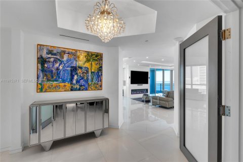 Condo in Hollywood, Florida, 3 bedrooms  № 2038536 - photo 5
