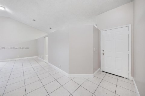 House in North Lauderdale, Florida 3 bedrooms, 123.19 sq.m. № 1846107 - photo 16