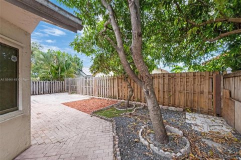 House in North Lauderdale, Florida 3 bedrooms, 123.19 sq.m. № 1846107 - photo 28