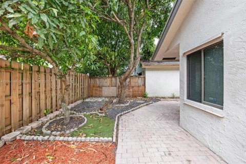 House in North Lauderdale, Florida 3 bedrooms, 123.19 sq.m. № 1846107 - photo 27