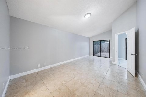 House in North Lauderdale, Florida 3 bedrooms, 123.19 sq.m. № 1846107 - photo 22