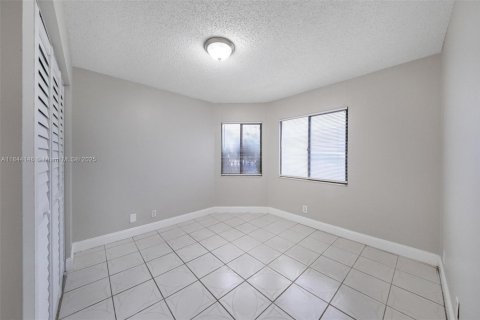House in North Lauderdale, Florida 3 bedrooms, 123.19 sq.m. № 1846107 - photo 25