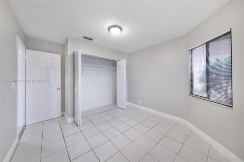 House in North Lauderdale, Florida 3 bedrooms, 123.19 sq.m. № 1846107 - photo 10