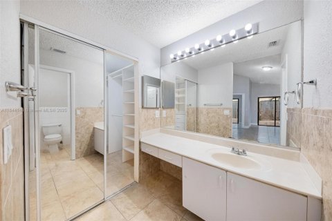 House in North Lauderdale, Florida 3 bedrooms, 123.19 sq.m. № 1846107 - photo 12