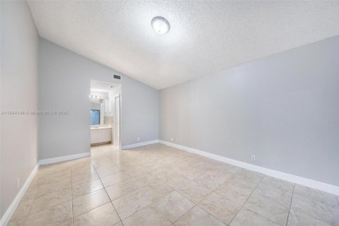 House in North Lauderdale, Florida 3 bedrooms, 123.19 sq.m. № 1846107 - photo 21