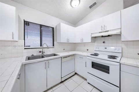 House in North Lauderdale, Florida 3 bedrooms, 123.19 sq.m. № 1846107 - photo 5