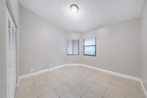 House in North Lauderdale, Florida 3 bedrooms, 123.19 sq.m. № 1846107 - photo 9