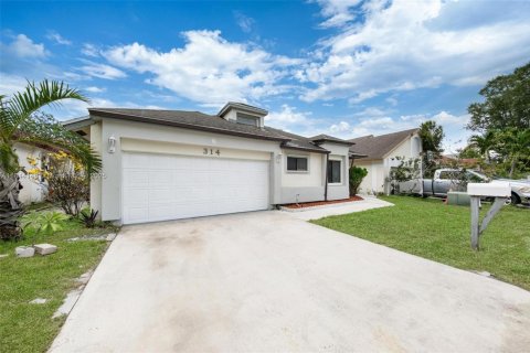 House in North Lauderdale, Florida 3 bedrooms, 123.19 sq.m. № 1846107 - photo 1