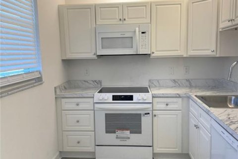 Condo in South Pasadena, Florida, 2 bedrooms № 2213676 - photo 8