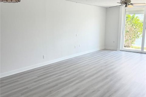 Condo in South Pasadena, Florida, 2 bedrooms № 2213676 - photo 5