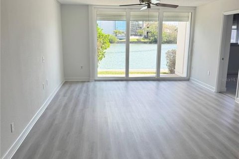 Condo in South Pasadena, Florida, 2 bedrooms № 2213676 - photo 4
