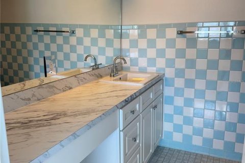 Condo in South Pasadena, Florida, 2 bedrooms № 2213676 - photo 11