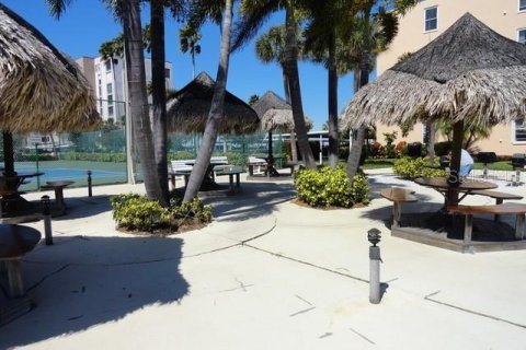 Condo in South Pasadena, Florida, 2 bedrooms № 2213676 - photo 26