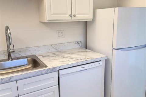 Condo in South Pasadena, Florida, 2 bedrooms № 2213676 - photo 17