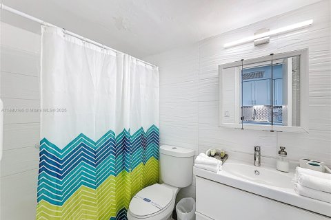 Hotel in Sunny Isles Beach, Florida 33.44 sq.m. № 2088227 - photo 16