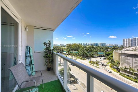 Hotel in Sunny Isles Beach, Florida 33.44 sq.m. № 2088227 - photo 2