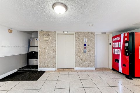 Hotel in Sunny Isles Beach, Florida 33.44 sq.m. № 2088227 - photo 22