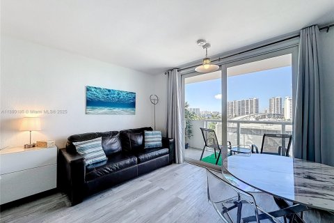 Hotel in Sunny Isles Beach, Florida 33.44 sq.m. № 2088227 - photo 7
