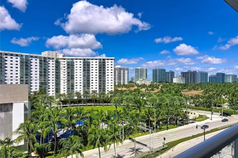Hotel in Sunny Isles Beach, Florida 33.44 sq.m. № 2088227 - photo 21