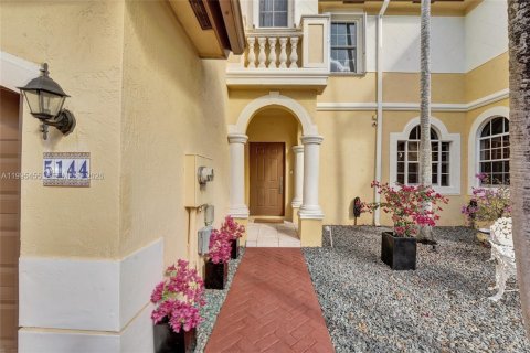 Villa ou maison à vendre à Miramar, Floride: 3 chambres, 148.74 m2 № 2066098 - photo 2