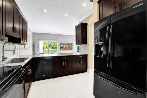 Villa ou maison à vendre à Miramar, Floride: 3 chambres, 148.74 m2 № 2066098 - photo 29