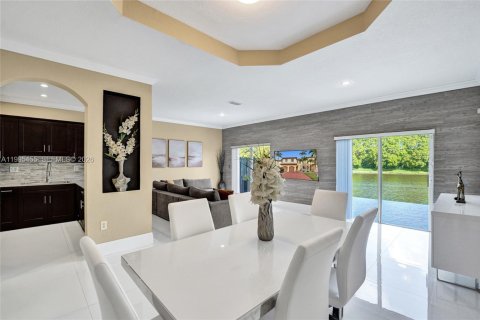 Villa ou maison à vendre à Miramar, Floride: 3 chambres, 148.74 m2 № 2066098 - photo 16